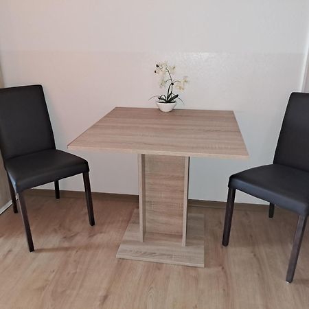 Studio Apartments Maslinik クルク エクステリア 写真