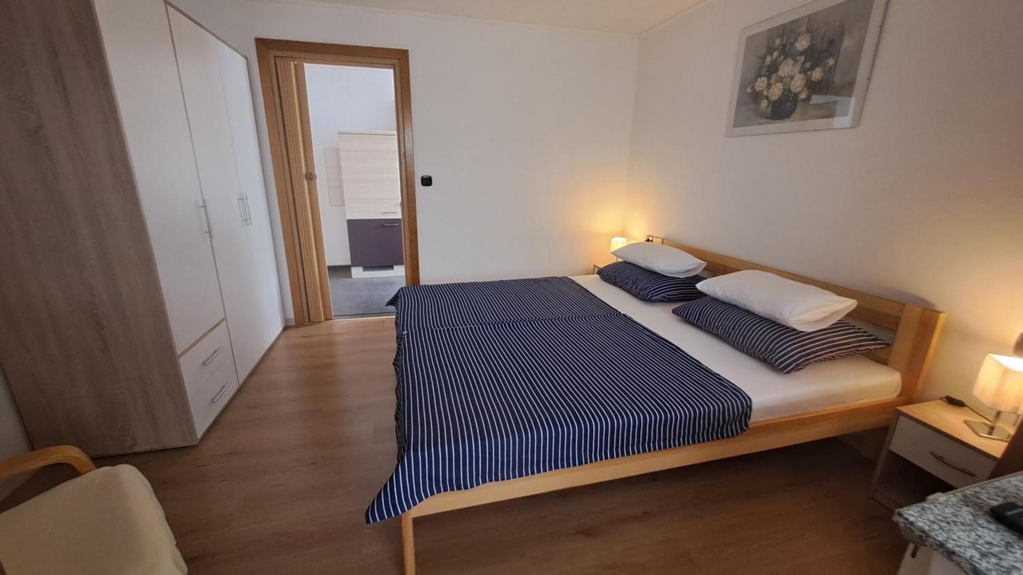 Studio Apartments Maslinik クルク エクステリア 写真