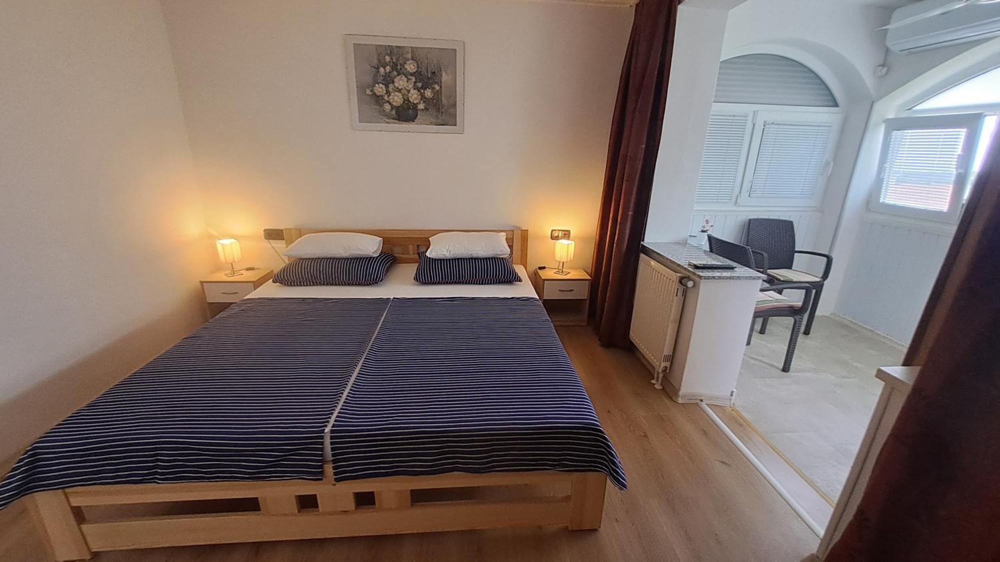 Studio Apartments Maslinik クルク エクステリア 写真